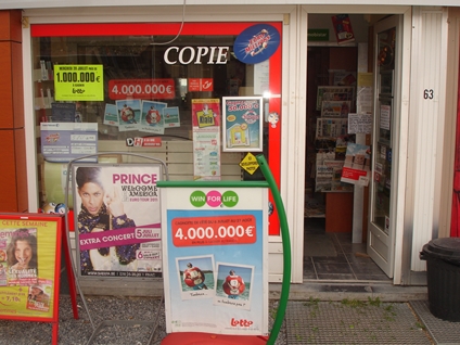 Photo de la façade de la librairie Aux Nouvelles